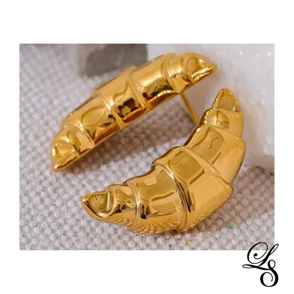 🥐 New 18K Gold Croissant Stud Earrings 🥐 - Picture 3 of 4